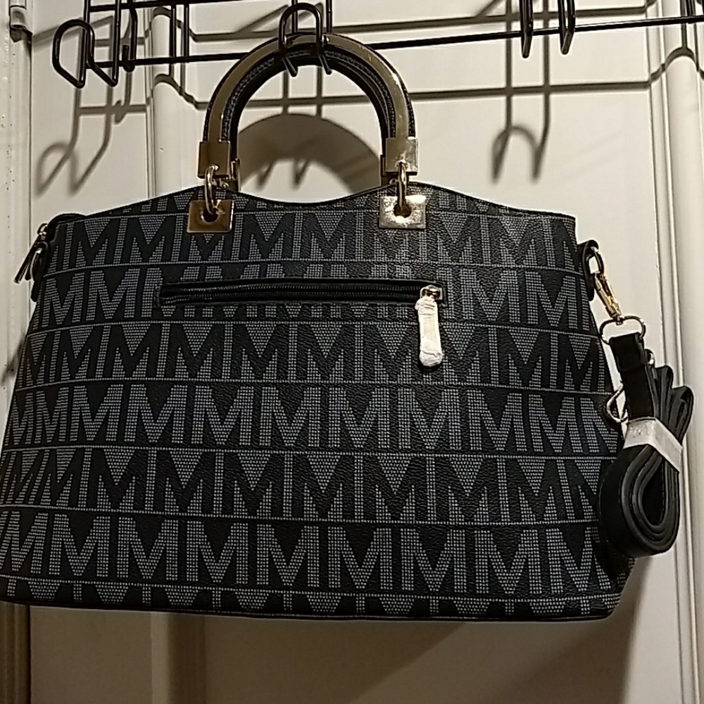 NEW👜Mmm 🖤 Crossbody bag color black and white